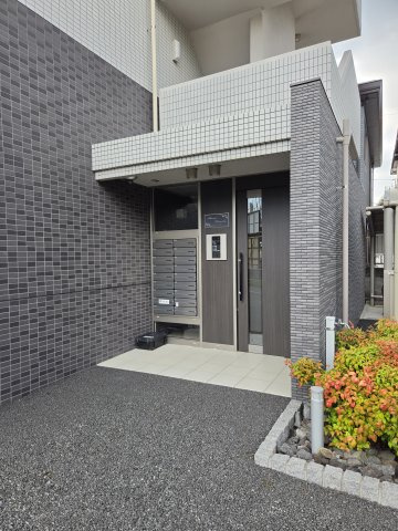 アラモ　ファミリアのエントランス
