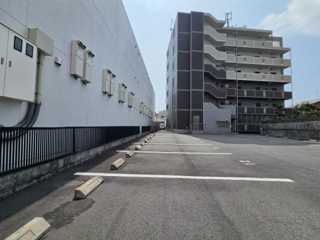 言の葉の駐車場
