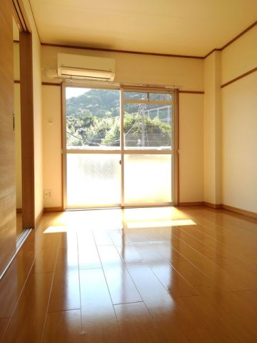 ゴコウマンションの洋室