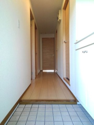 ゴコウマンションの玄関