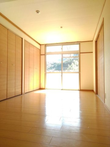 ゴコウマンションの居間・リビング