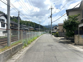 【前面道路含む現地写真】 | 岩倉南木野町　中古戸建【岩倉南小学校区・車2台駐車可】