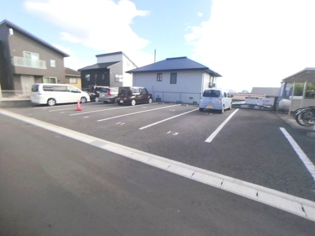ローズコートＳの駐車場