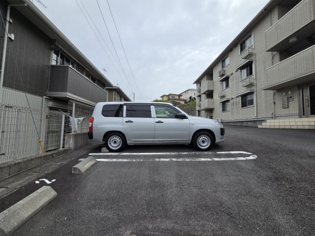 レジェンド　Ａの駐車場