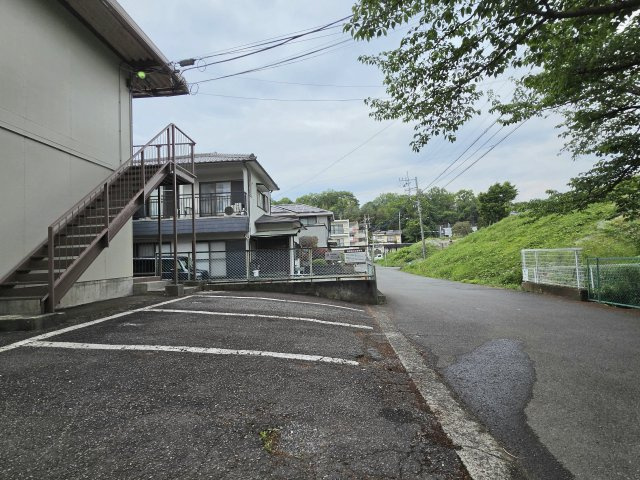 コーポ下賀茂の駐車場