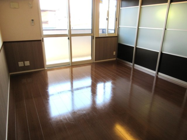 メゾン四日町の居間・リビング