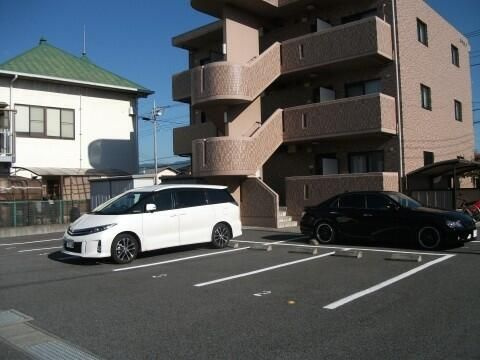 エテルノの駐車場
