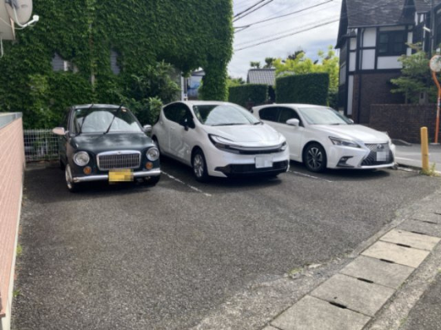 グローリーピアの駐車場