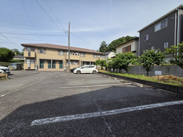 ローズコートSUGIYAMAの駐車場