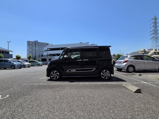 ヴィブレMAKIの駐車場