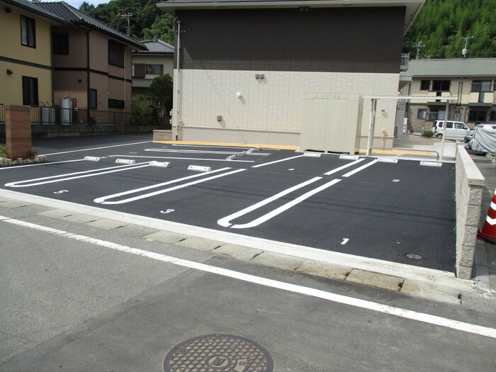ルミエールカミの駐車場