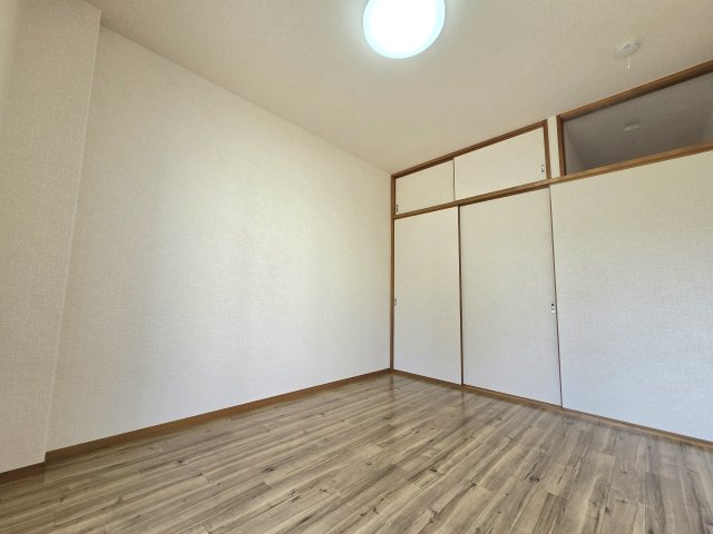 サンライズいわざきの洋室