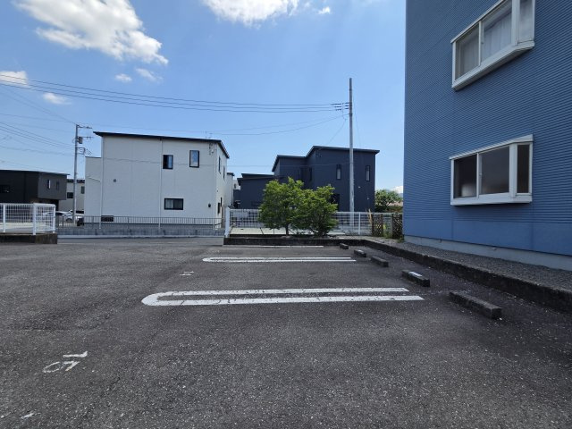 サンライズいわざきの駐車場