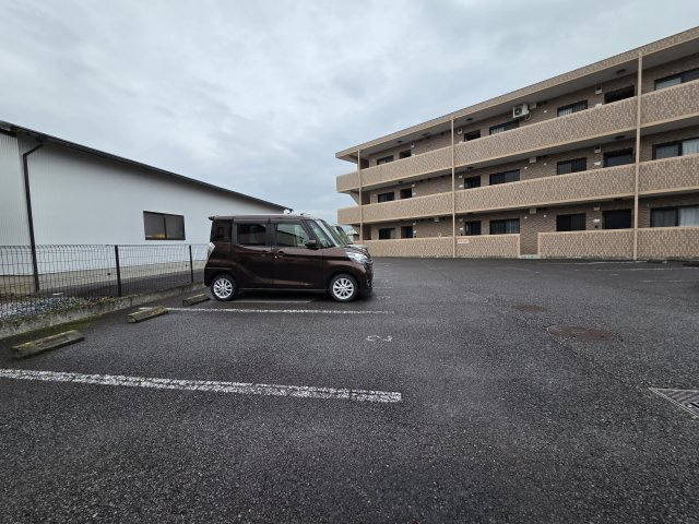 アルストロメリアの駐車場