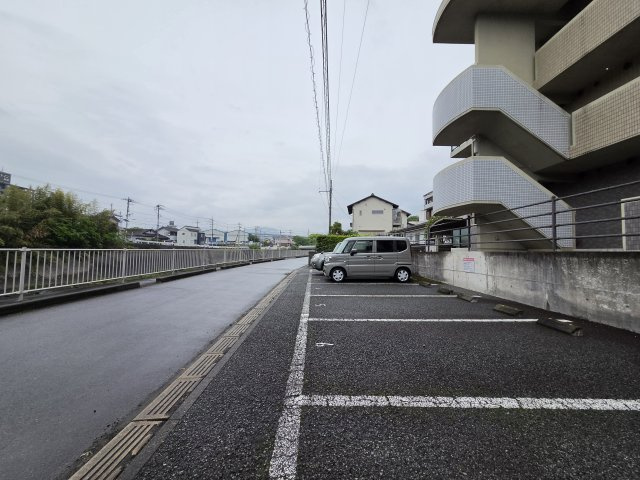 フルスパシエンテの駐車場