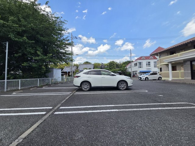 ヴィブレキュートモアの駐車場