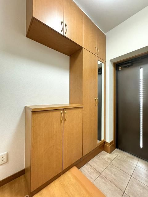 アンブリョンの玄関