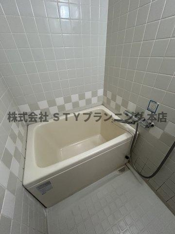 仲介手数料0！！フローラタウンの浴室