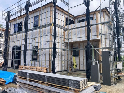 【外観】 | 浜松市中央区立野町 新築一戸建て 1号棟 | 現在建築中の外観画像です。ご内覧は同じメーカーの完成物件へご案内いたしますので、いつでもご相談ください！