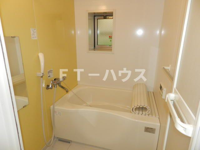 ＤＯＥＬ　ＳＵＧＡＮＯの浴室