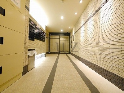 ルミード横浜阪東橋のエントランス