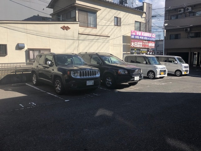 グリーンベル海岸通りB棟の駐車場