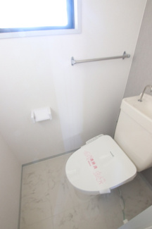 ★トイレに窓あります★