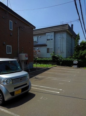 フォーレストヒルズ参番館の駐車場