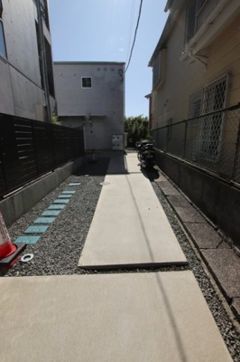 建物へのアプローチ部分です