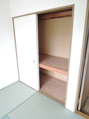 和室の物入れ