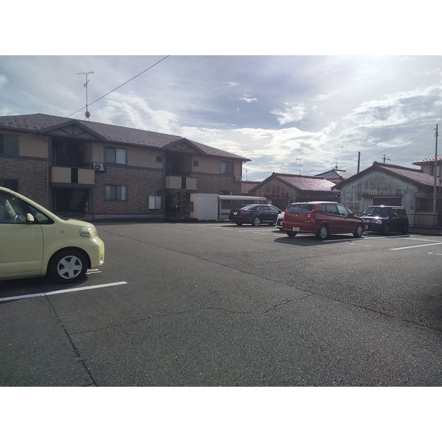 サニーコート仙古の駐車場