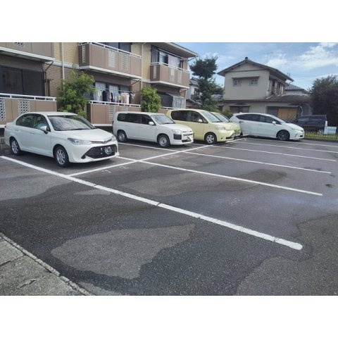 セジュール福光の駐車場