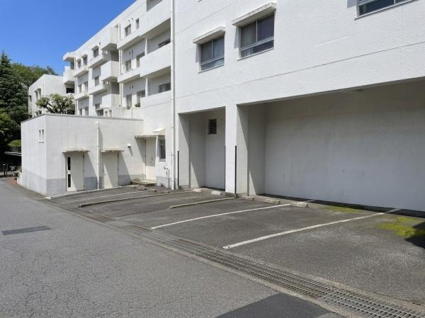 【駐車場】 | ライオンズマンション宮崎台 | 空き状況に関しましてはお気軽にお問合せ下さいませ。
