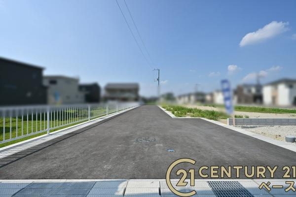 リーブルガーデン結崎 ２号棟 ／新築一戸建の前面道路含む現地写真|■現地撮影写真■広々とした前面道路で駐車も楽々！