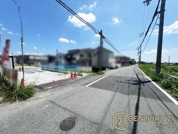 天理市富堂町の新築一戸建の前面道路含む現地写真