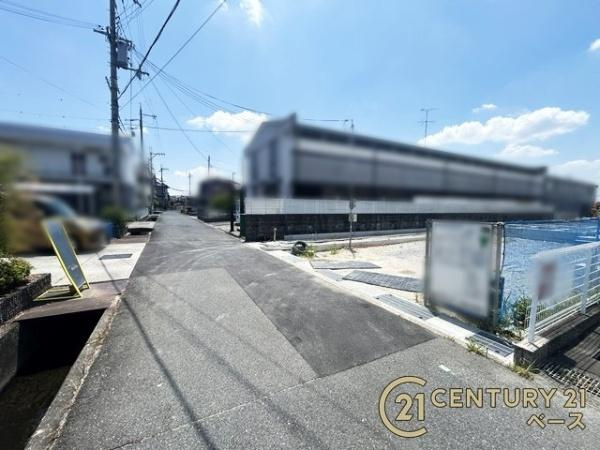 天理市富堂町の新築一戸建の前面道路含む現地写真