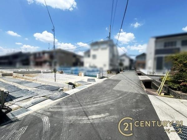天理市富堂町の新築一戸建の前面道路含む現地写真
