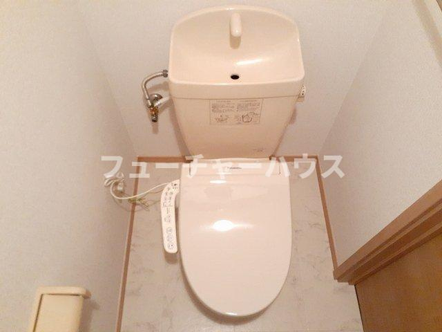カイラス・ドルフのトイレ|落ち着いた色調のトイレです