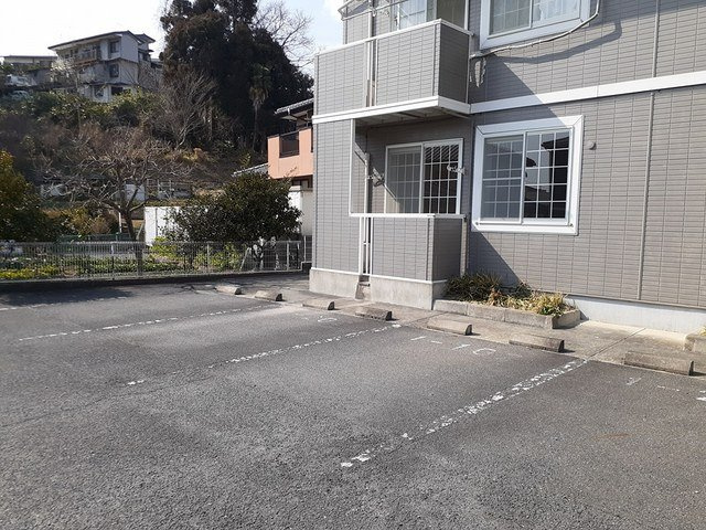 さくらんぼハイツⅡの駐車場|駐車場があるので、車を買う予定の方も安心です