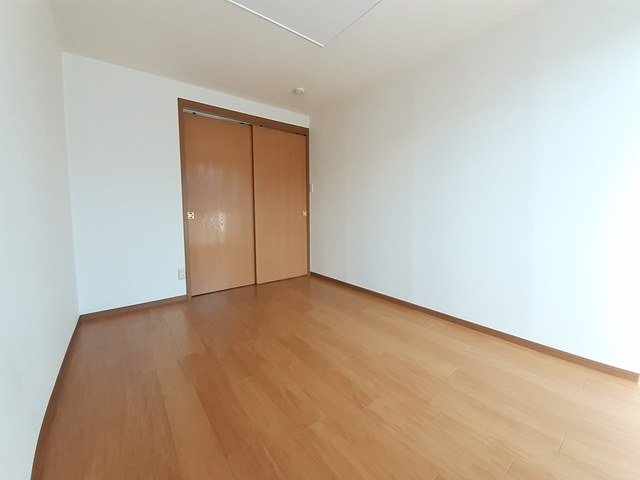 さくらんぼハイツⅡの居間・リビング|内装は落ち着いています