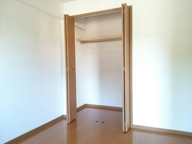 カイラス・ドルフの収納|こまごまとしたものを収納できそうですね