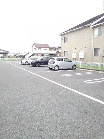 サンガーデンＥの駐車場