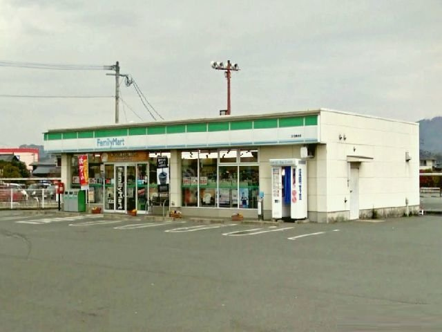 サンガーデンＥの周辺|ファミリーマート築地店まで570m