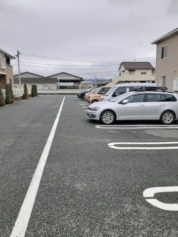 サンガーデンＥの駐車場
