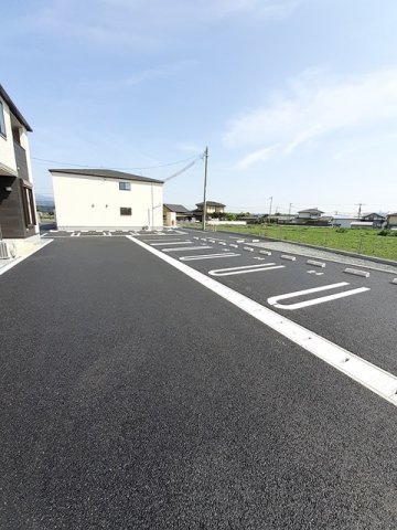 フェデールの駐車場