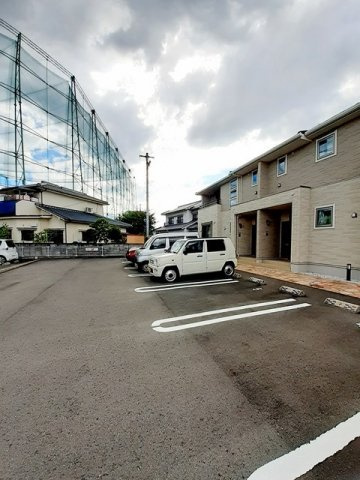 ティーグル　ドゥーの駐車場