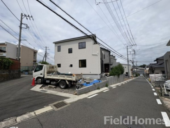 伊勢原市東大竹新築戸建て　5号棟の前面道路含む現地写真|前面道路含む現地写真です。