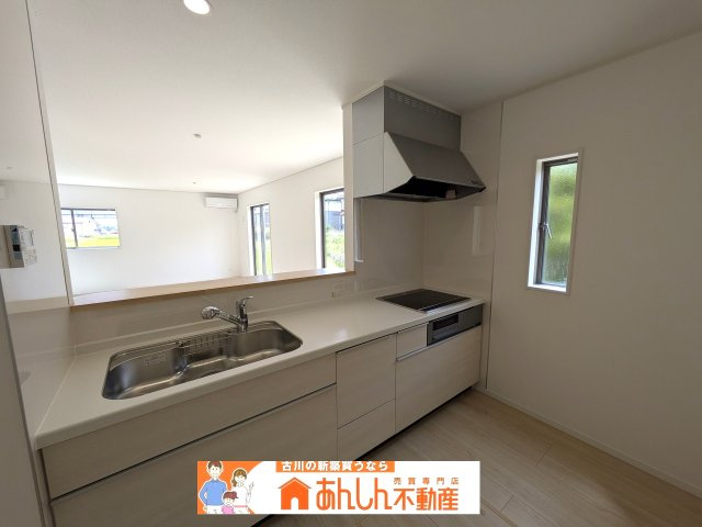 【内観：施工例】 | ＼家 賃６～７万払うならコレ／諸経費込で月６ 万 円 台！車ローン相 談 可＆賢く暮らす家 | 参考写真。
冬のガス代が高いアパートから脱出！
高断熱エコ住宅だから、毎月の光熱費がグッと下がって家計も大助かり♪