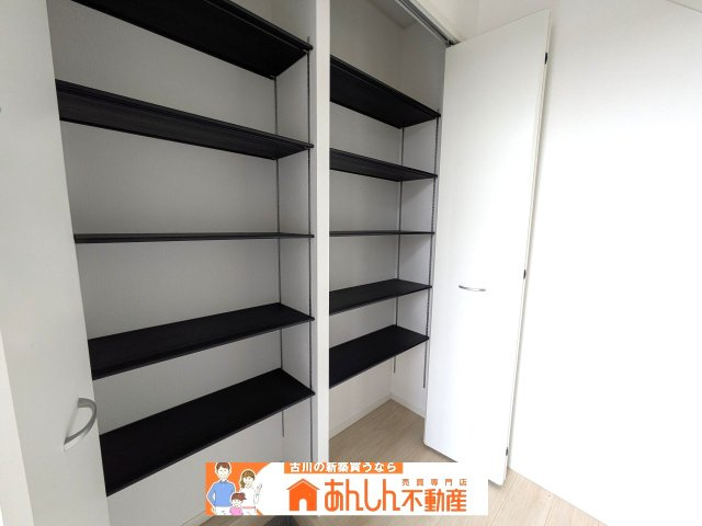 【内観：施工例】 | ＼家 賃６～７万払うならコレ／諸経費込で月６ 万 円 台！車ローン相 談 可＆賢く暮らす家 | 参考写真。
シューズクローゼットは大容量！