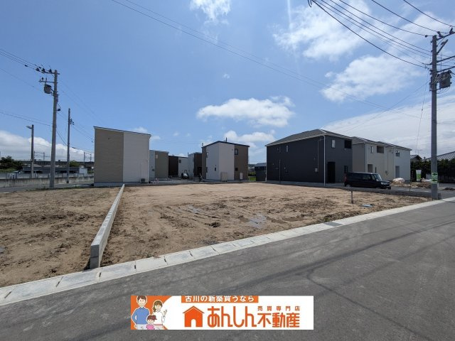 【その他】 | ＼家 賃６～７万払うならコレ／諸経費込で月６ 万 円 台！車ローン相 談 可＆賢く暮らす家 | 参考写真。
奥様の車も停めやすい広々スペース！
車のローンがあっても危険なおまとめなしで買えるので安心です。